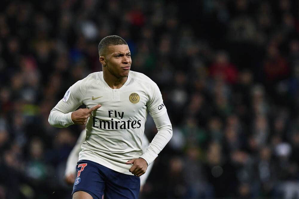 首届最美江岸线徒步活动开走，广州近千名市民为全运会暖城热身